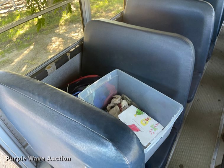 image for item JD9337 2000 Freightliner  school bus