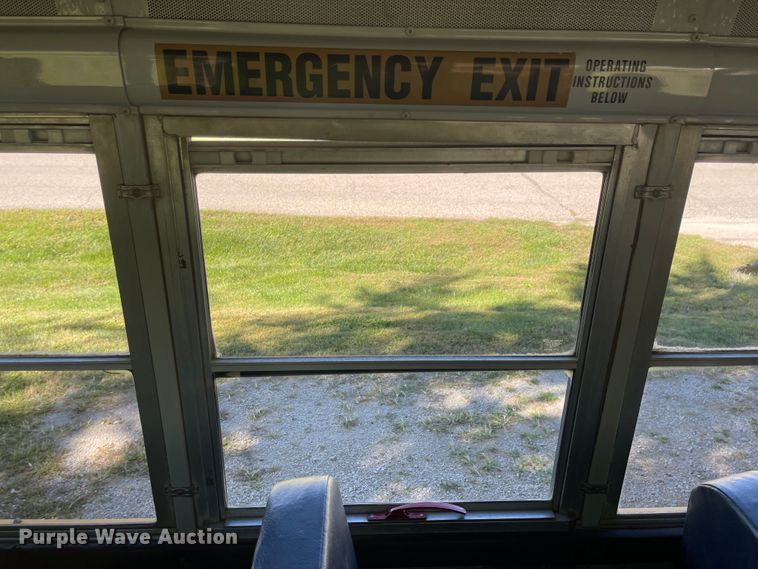 image for item JD9337 2000 Freightliner  school bus