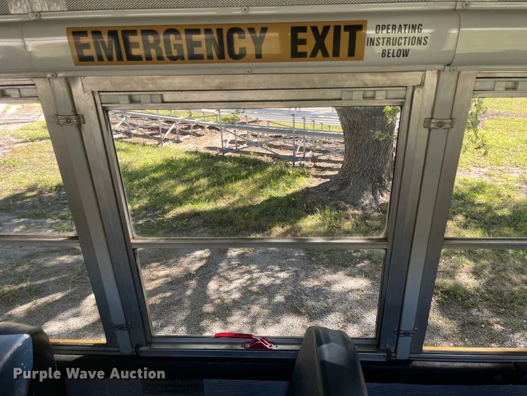 image for item JD9337 2000 Freightliner  school bus