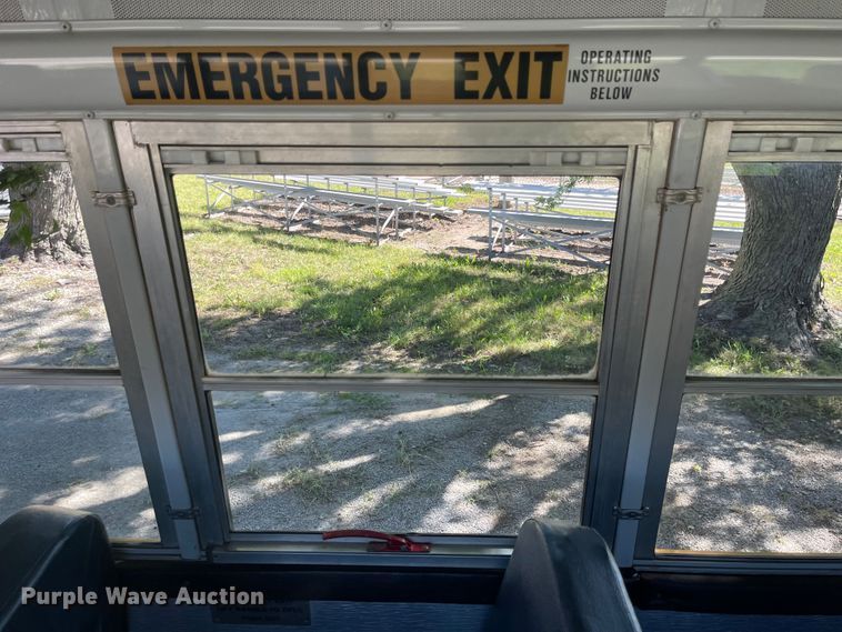 image for item JD9337 2000 Freightliner  school bus