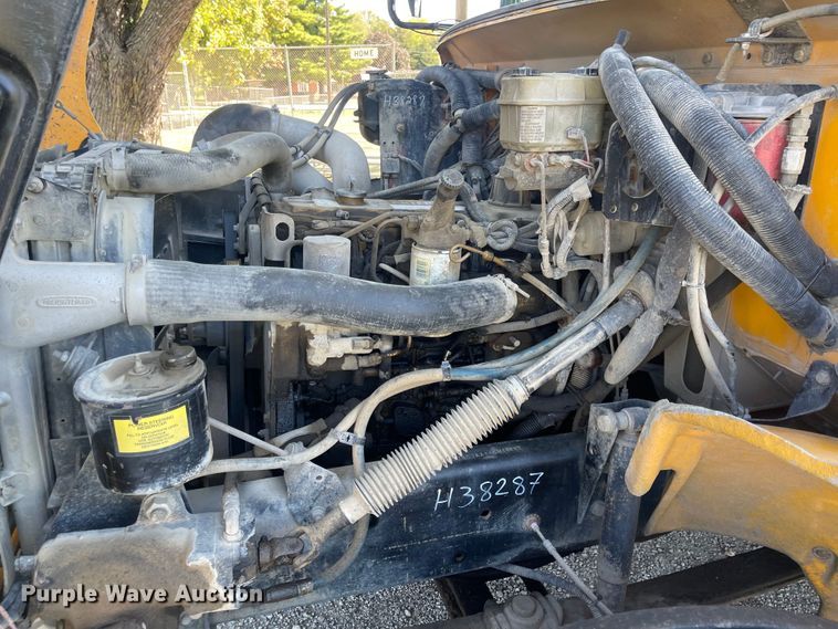 image for item JD9337 2000 Freightliner  school bus