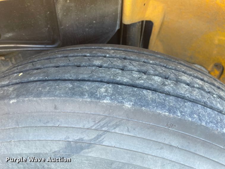 image for item JD9337 2000 Freightliner  school bus