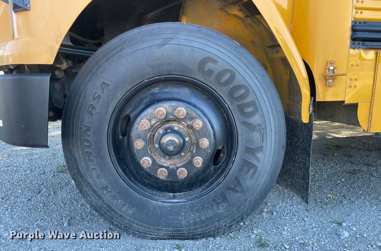 image for item JD9337 2000 Freightliner  school bus