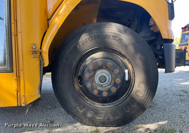 image for item JD9337 2000 Freightliner  school bus