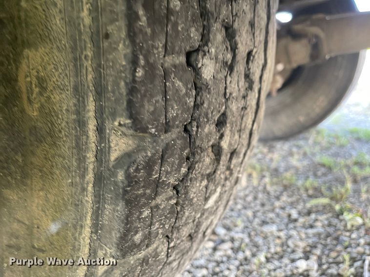 image for item JD9337 2000 Freightliner  school bus