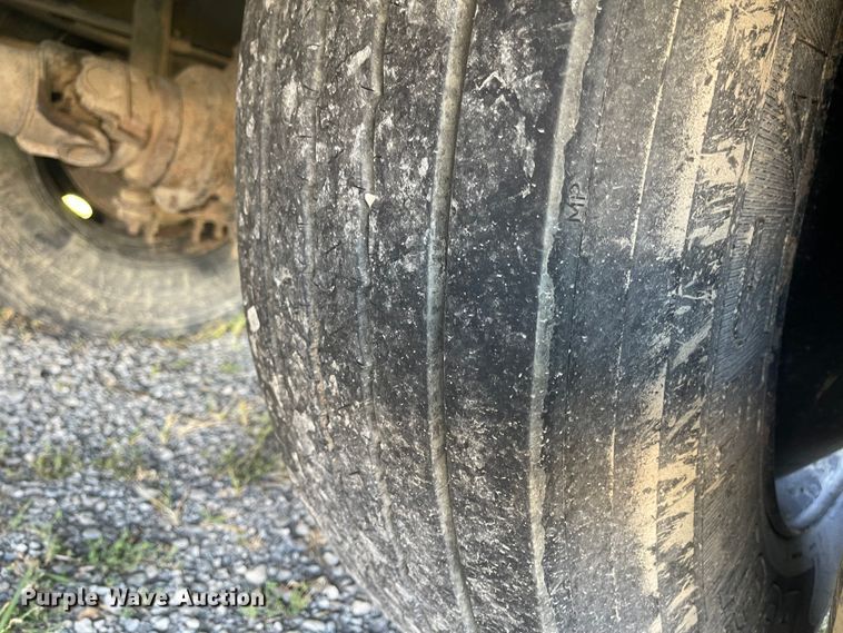 image for item JD9337 2000 Freightliner  school bus