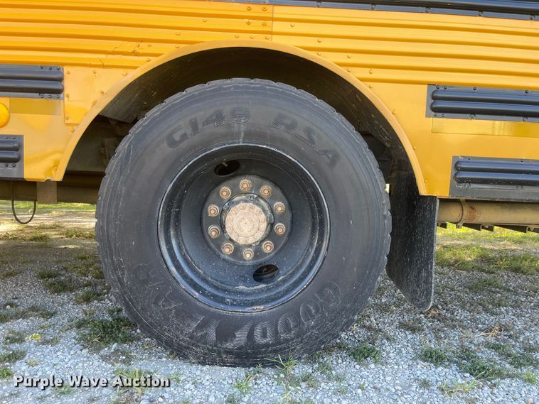 image for item JD9337 2000 Freightliner  school bus