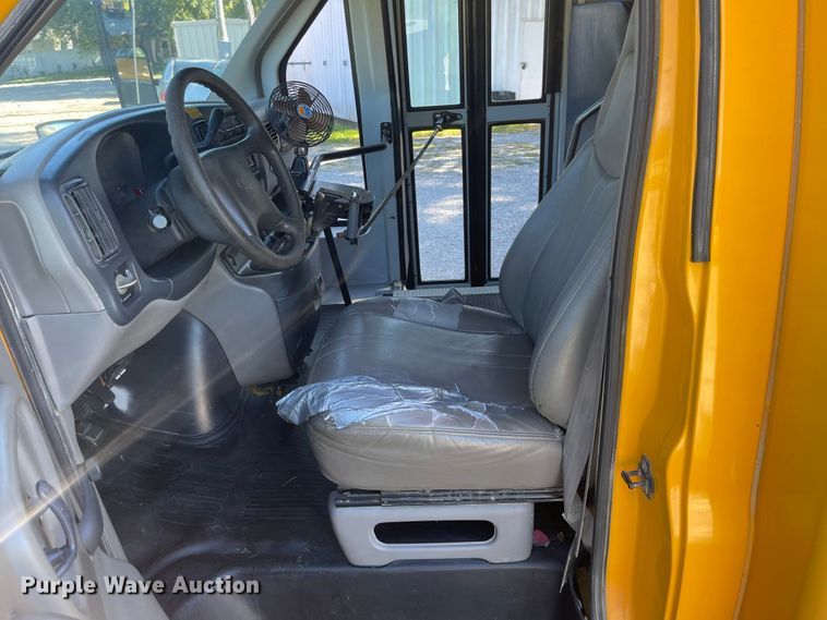 image for item JD9338 2001 Thomas  school bus