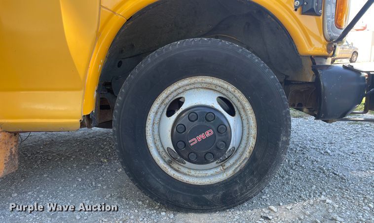 image for item JD9338 2001 Thomas  school bus