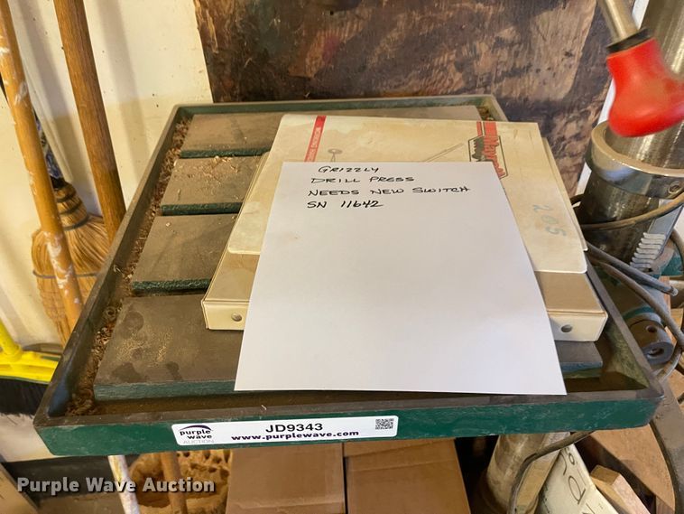 image for item JD9343 2004 Grizzly G7948  drill press
