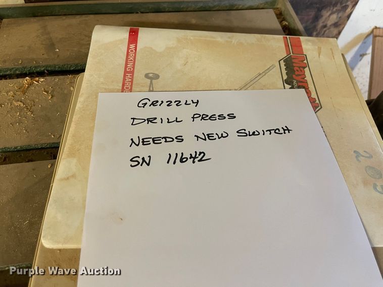 image for item JD9343 2004 Grizzly G7948  drill press