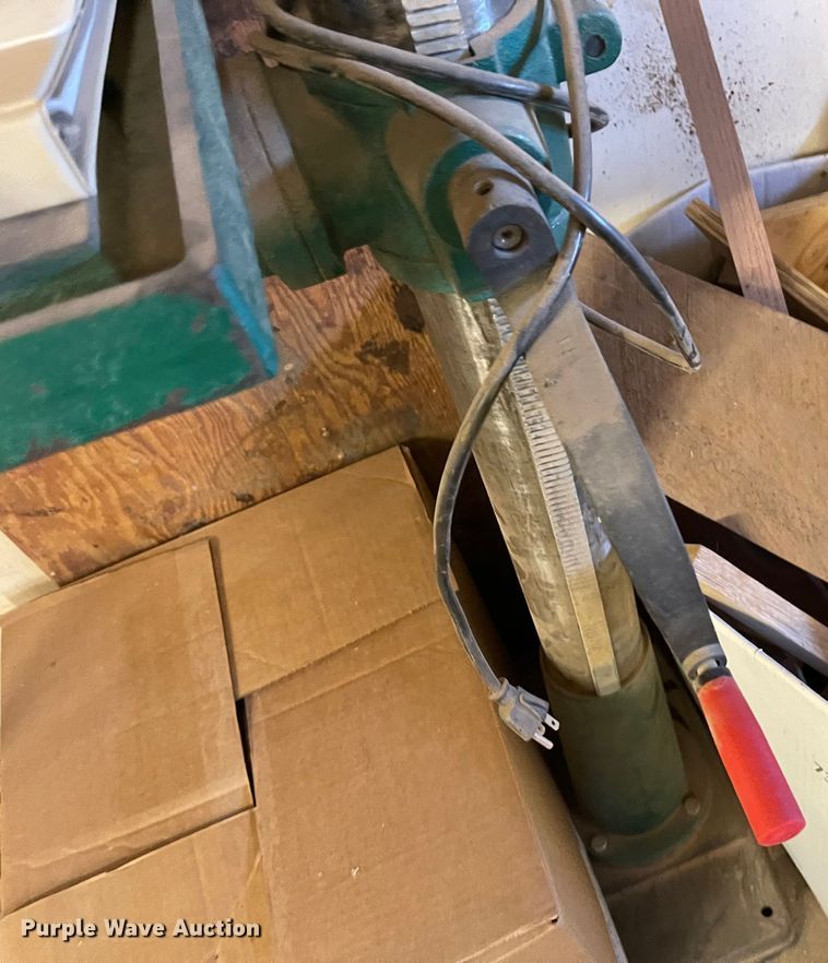 image for item JD9343 2004 Grizzly G7948  drill press