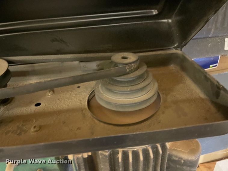 image for item JD9343 2004 Grizzly G7948  drill press