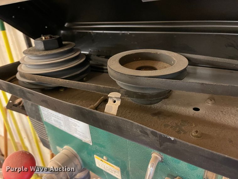 image for item JD9343 2004 Grizzly G7948  drill press