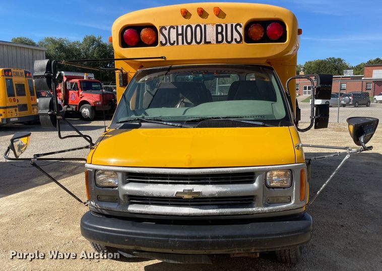 image for item JD9347 2000 Chevrolet Express G3500  school bus