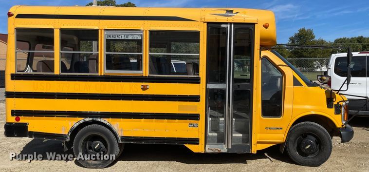 image for item JD9347 2000 Chevrolet Express G3500  school bus