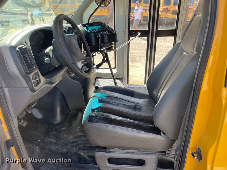 image for item JD9347 2000 Chevrolet Express G3500  school bus