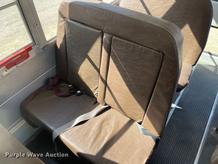 image for item JD9347 2000 Chevrolet Express G3500  school bus