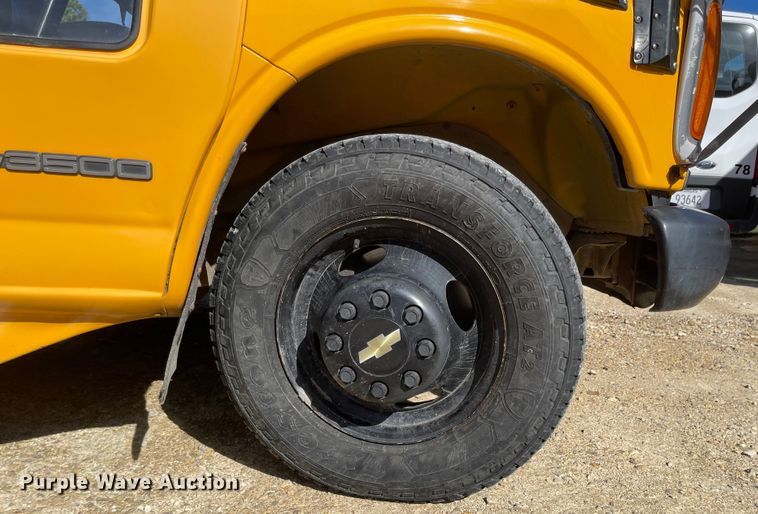 image for item JD9347 2000 Chevrolet Express G3500  school bus