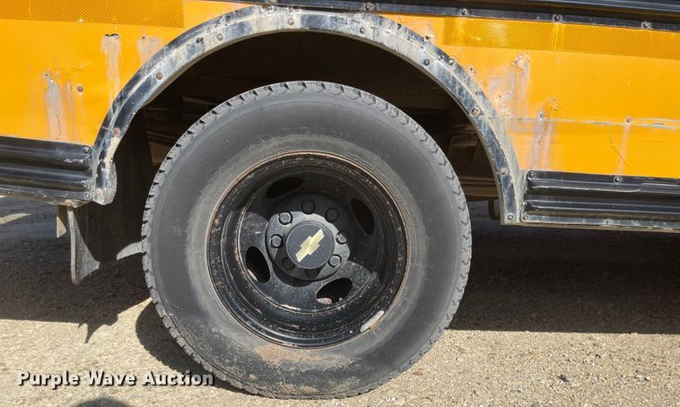 image for item JD9347 2000 Chevrolet Express G3500  school bus