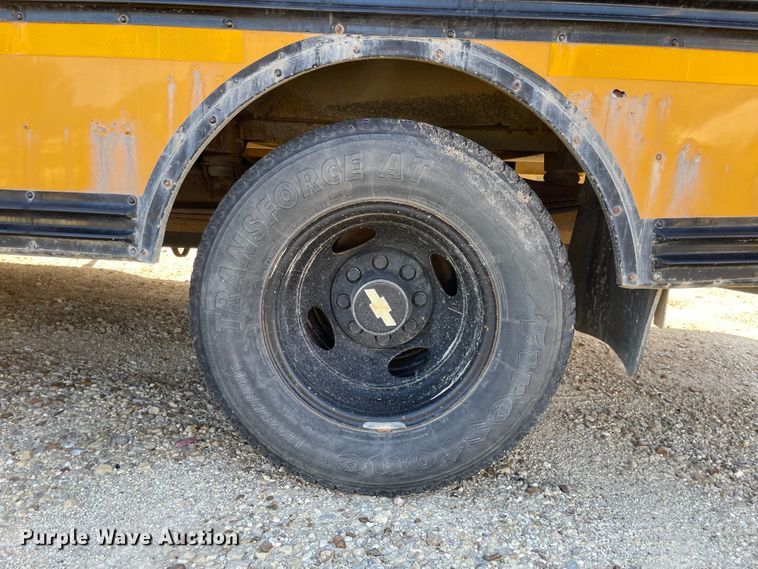 image for item JD9347 2000 Chevrolet Express G3500  school bus