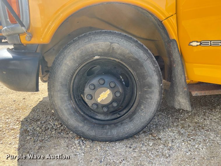 image for item JD9347 2000 Chevrolet Express G3500  school bus