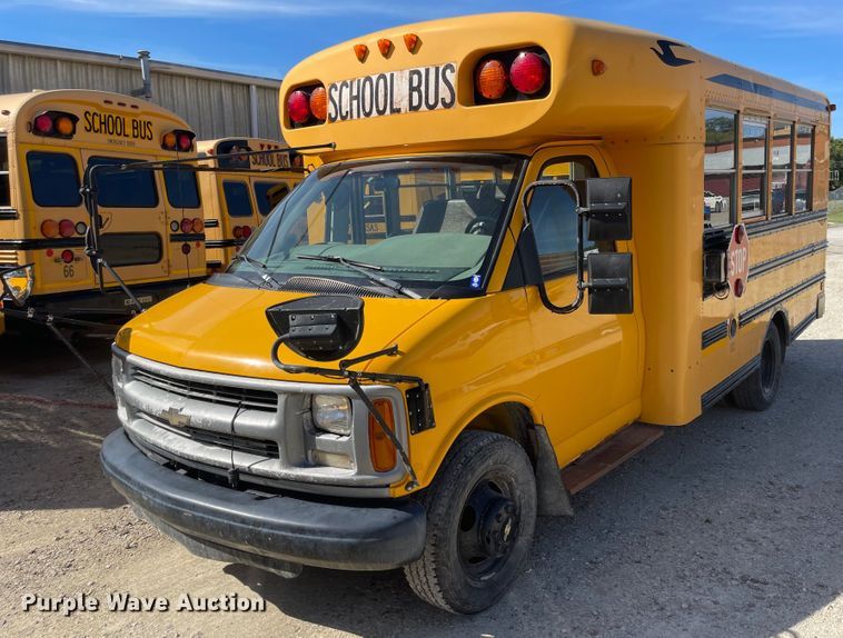 image for item JD9348 2000 Chevrolet Express 3500  school bus