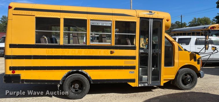 image for item JD9348 2000 Chevrolet Express 3500  school bus