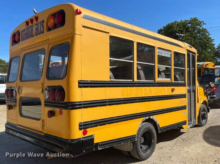 image for item JD9348 2000 Chevrolet Express 3500  school bus