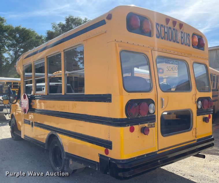 image for item JD9348 2000 Chevrolet Express 3500  school bus