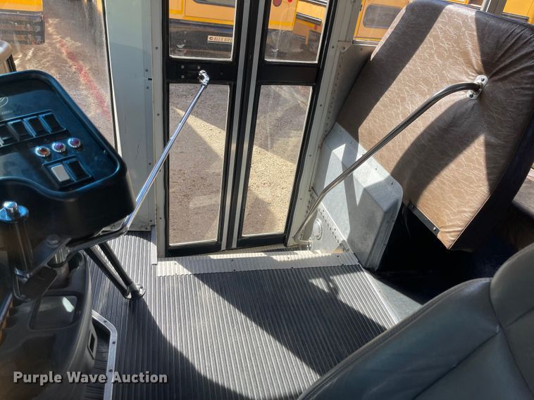 image for item JD9348 2000 Chevrolet Express 3500  school bus