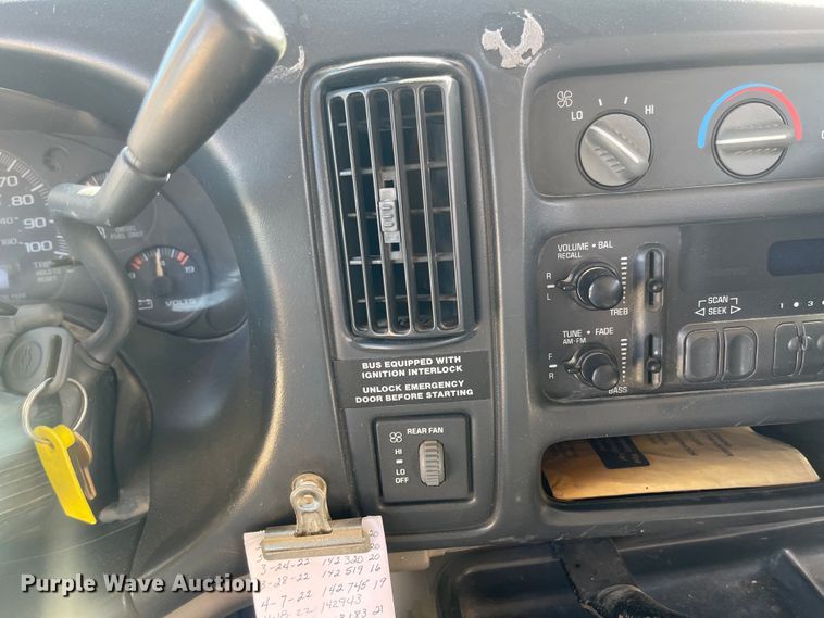 image for item JD9348 2000 Chevrolet Express 3500  school bus