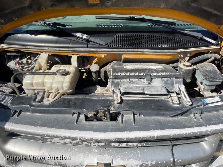 image for item JD9348 2000 Chevrolet Express 3500  school bus