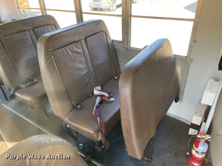 image for item JD9348 2000 Chevrolet Express 3500  school bus