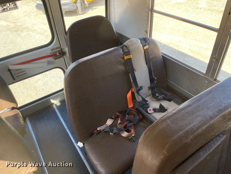 image for item JD9348 2000 Chevrolet Express 3500  school bus