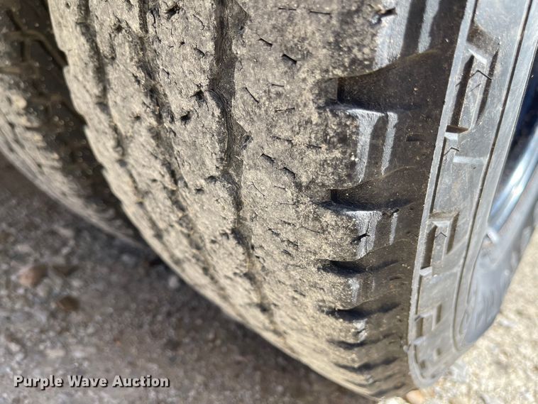 image for item JD9348 2000 Chevrolet Express 3500  school bus