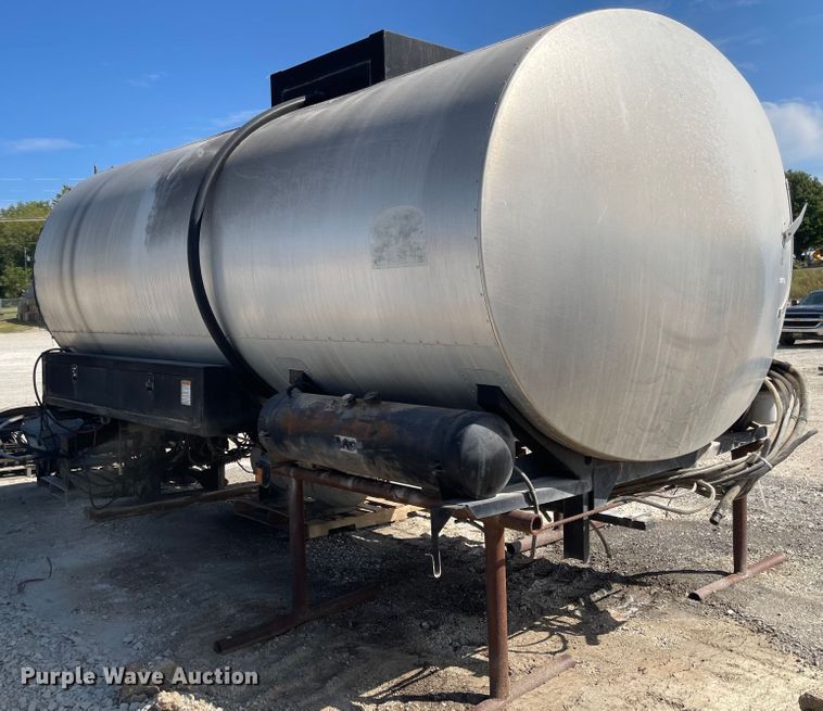 image for item JF9030 Etnyre Black-Topper  oil distributor bed