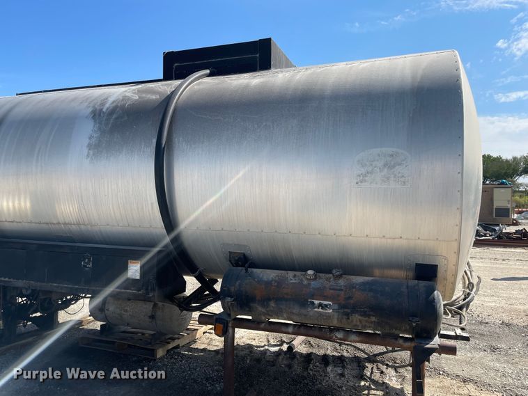 image for item JF9030 Etnyre Black-Topper  oil distributor bed