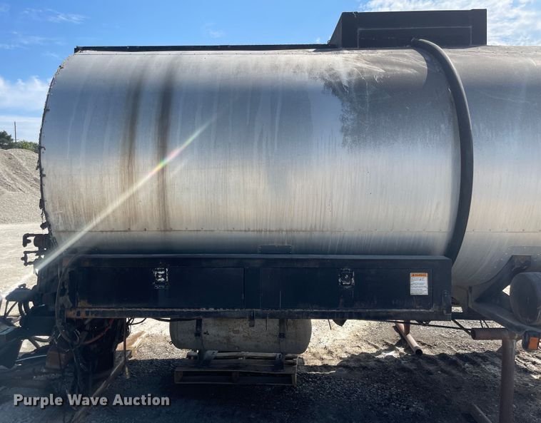 image for item JF9030 Etnyre Black-Topper  oil distributor bed