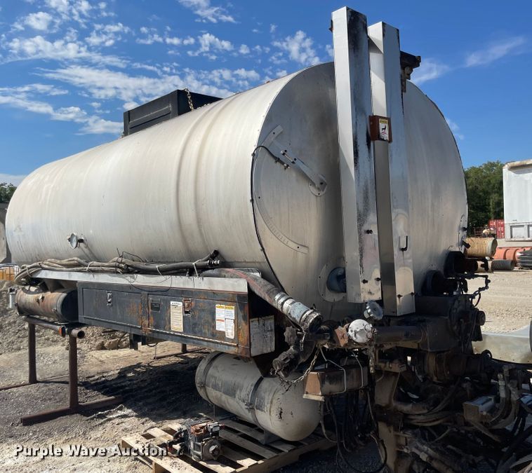 image for item JF9030 Etnyre Black-Topper  oil distributor bed