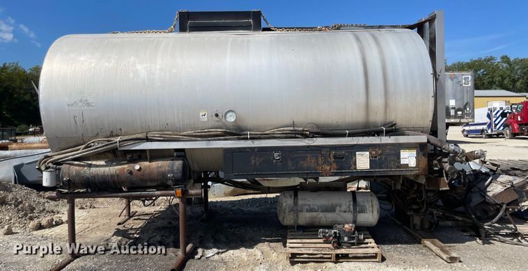 image for item JF9030 Etnyre Black-Topper  oil distributor bed