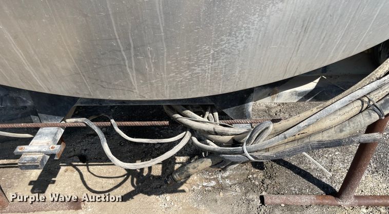 image for item JF9030 Etnyre Black-Topper  oil distributor bed