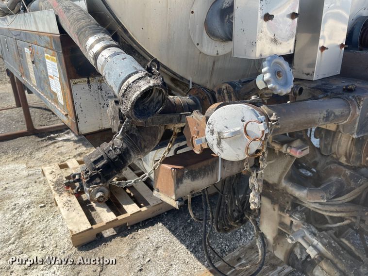 image for item JF9030 Etnyre Black-Topper  oil distributor bed