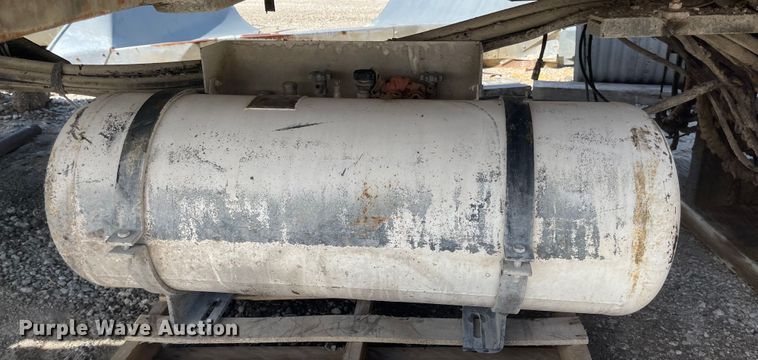 image for item JF9030 Etnyre Black-Topper  oil distributor bed