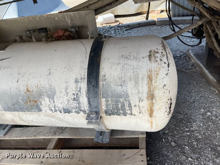 image for item JF9030 Etnyre Black-Topper  oil distributor bed