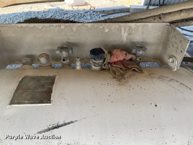 image for item JF9030 Etnyre Black-Topper  oil distributor bed