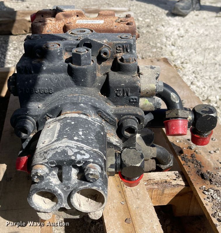 image for item JF9030 Etnyre Black-Topper  oil distributor bed