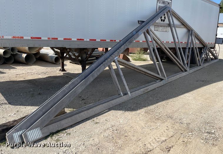 image for item JF9031 (3) wood trusses