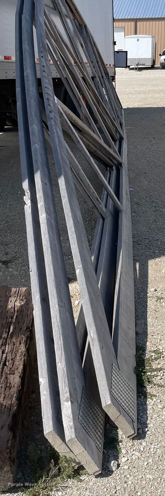 image for item JF9031 (3) wood trusses