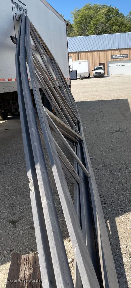 image for item JF9031 (3) wood trusses